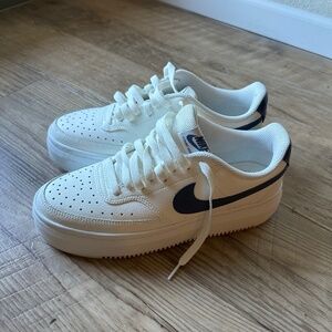 Nike Court Vision Alta